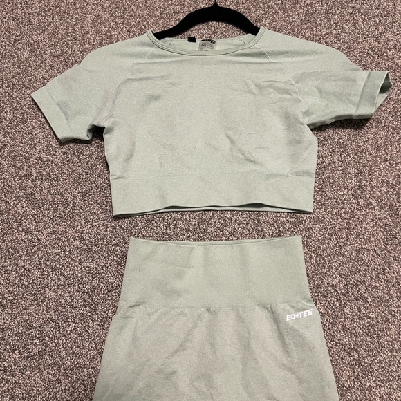 Bo + Tee workout set - Picture 2 of 4